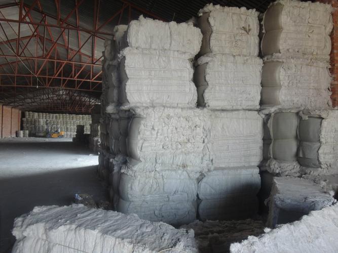 用本厂人造岩棉纤维所生产的制动衬片产品,削磨面无棉团颗粒,产品外观